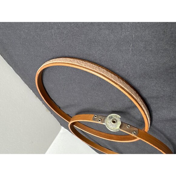 Vintage FLAWED Queen Brand Wooden Round 7" Embroidery Hoop with Tension Wheel - - Picture 6 of 8